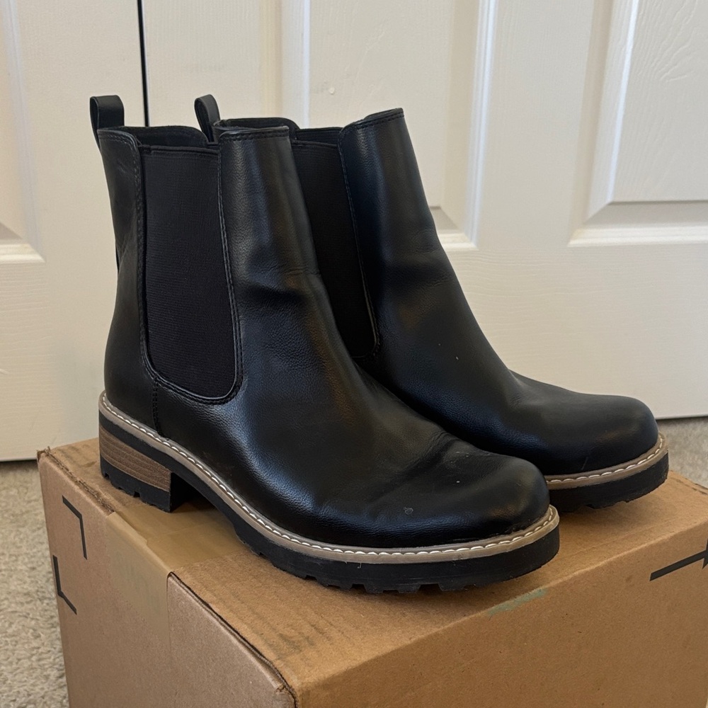 Universal Thread Black Ankle Boots